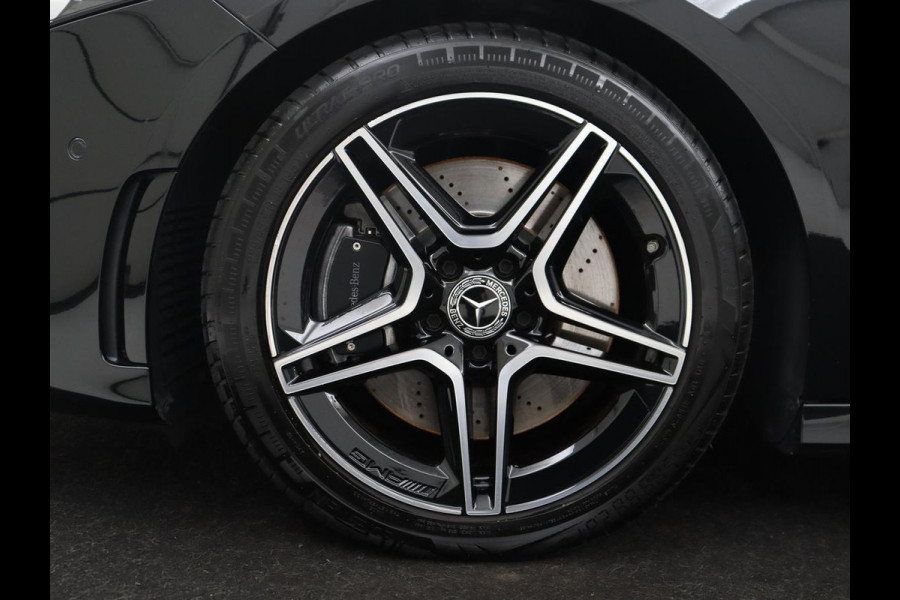 Mercedes-Benz A-Klasse 250 Premium Plus | AMG Line | Panoramadak | Trekhaak | Sfeerverlichting | Leder/alcantara | Burnmeister | Full LED | Stoelverwarming |