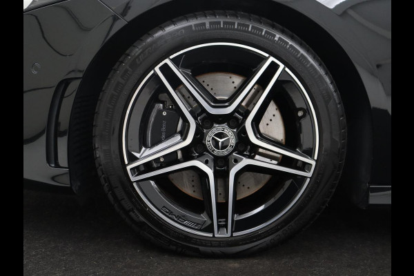 Mercedes-Benz A-Klasse 250 Premium Plus | AMG Line | Panoramadak | Trekhaak | Sfeerverlichting | Leder/alcantara | Burnmeister | Full LED | Stoelverwarming |
