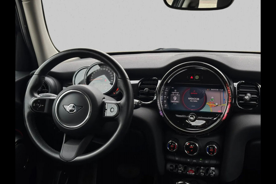 MINI 5-deurs 1.5 Cooper Camden Edition(NL-auto, 1e Eig, Dealer OndH, Carplay, PDC, Climate Con, Cruise Con, Navi, etc)