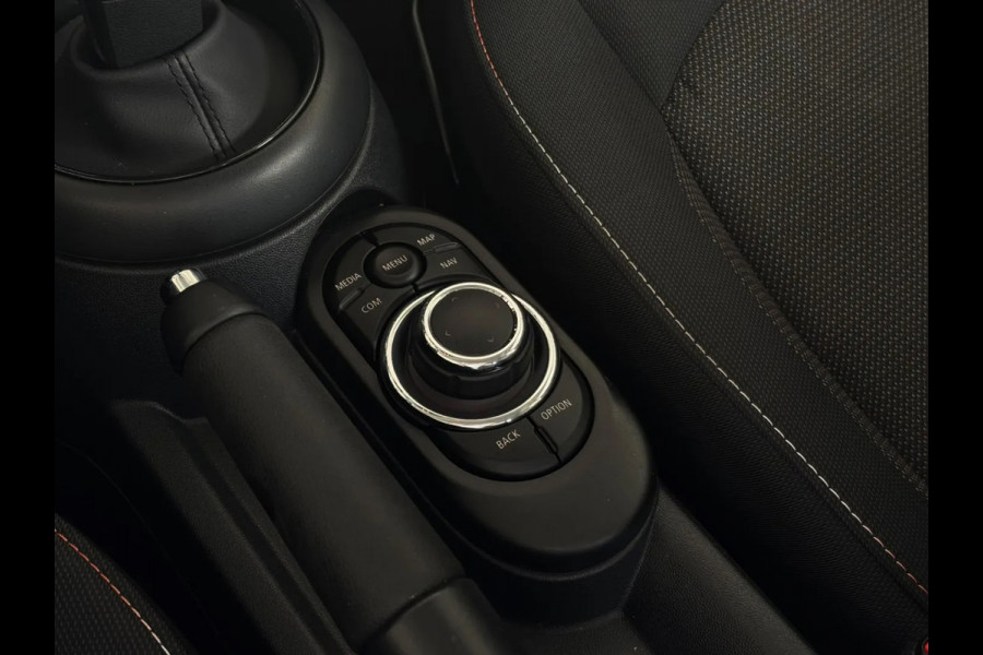 MINI 5-deurs 1.5 Cooper Camden Edition(NL-auto, 1e Eig, Dealer OndH, Carplay, PDC, Climate Con, Cruise Con, Navi, etc)