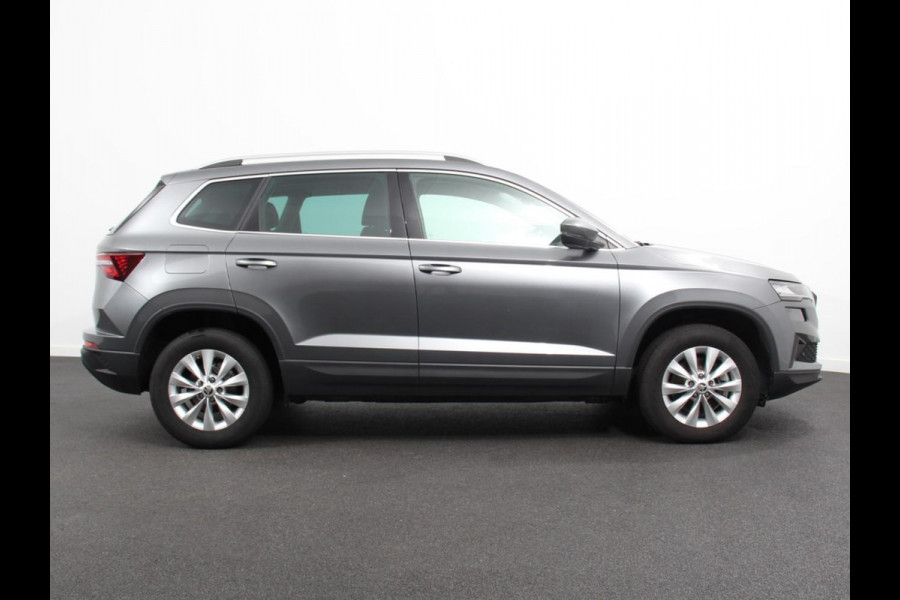 Škoda Karoq 1.5 TSI 150pk Automaat Ambition Skoda Karoq 1.5 TSI 150pk DSG Ambition | Navigatie | Apple Carpla/Android Auto | Camera | Climate Control | Adaptive Cruise control | Lichtmetalen Velgen