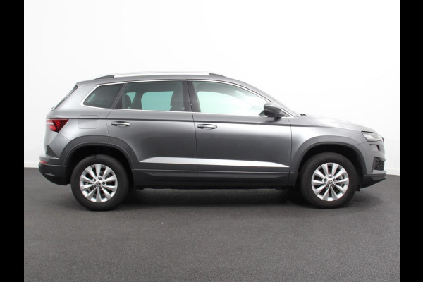 Škoda Karoq 1.5 TSI 150pk Automaat Ambition Skoda Karoq 1.5 TSI 150pk DSG Ambition | Navigatie | Apple Carpla/Android Auto | Camera | Climate Control | Adaptive Cruise control | Lichtmetalen Velgen