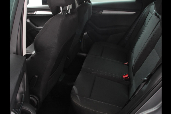 Škoda Karoq 1.5 TSI 150pk Automaat Ambition Skoda Karoq 1.5 TSI 150pk DSG Ambition | Navigatie | Apple Carpla/Android Auto | Camera | Climate Control | Adaptive Cruise control | Lichtmetalen Velgen