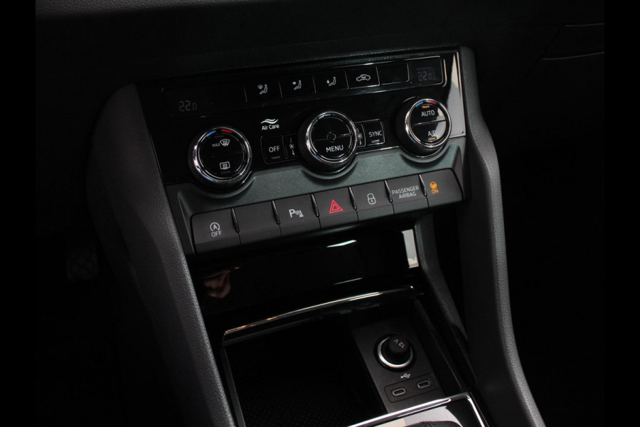 Škoda Karoq 1.5 TSI 150pk Automaat Ambition Skoda Karoq 1.5 TSI 150pk DSG Ambition | Navigatie | Apple Carpla/Android Auto | Camera | Climate Control | Adaptive Cruise control | Lichtmetalen Velgen