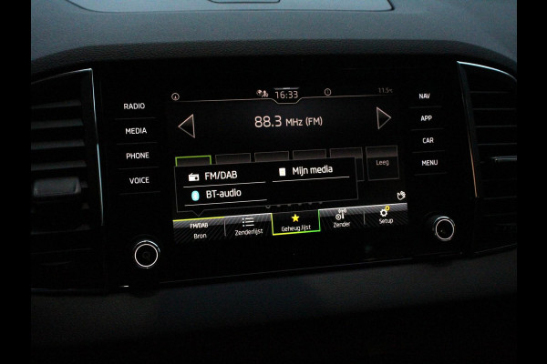 Škoda Karoq 1.5 TSI 150pk Automaat Ambition Skoda Karoq 1.5 TSI 150pk DSG Ambition | Navigatie | Apple Carpla/Android Auto | Camera | Climate Control | Adaptive Cruise control | Lichtmetalen Velgen