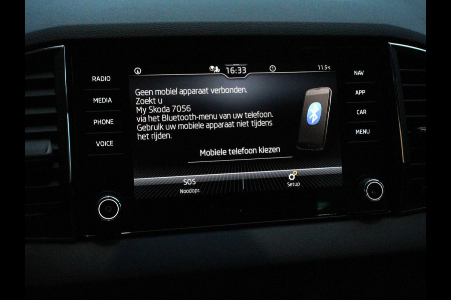 Škoda Karoq 1.5 TSI 150pk Automaat Ambition Skoda Karoq 1.5 TSI 150pk DSG Ambition | Navigatie | Apple Carpla/Android Auto | Camera | Climate Control | Adaptive Cruise control | Lichtmetalen Velgen