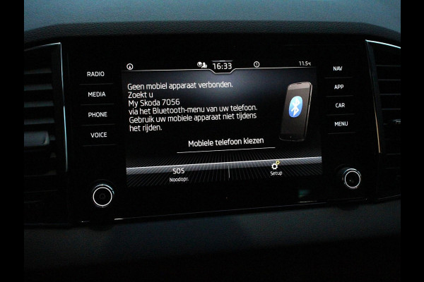 Škoda Karoq 1.5 TSI 150pk Automaat Ambition Skoda Karoq 1.5 TSI 150pk DSG Ambition | Navigatie | Apple Carpla/Android Auto | Camera | Climate Control | Adaptive Cruise control | Lichtmetalen Velgen