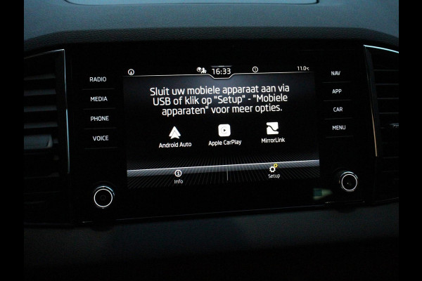 Škoda Karoq 1.5 TSI 150pk Automaat Ambition Skoda Karoq 1.5 TSI 150pk DSG Ambition | Navigatie | Apple Carpla/Android Auto | Camera | Climate Control | Adaptive Cruise control | Lichtmetalen Velgen