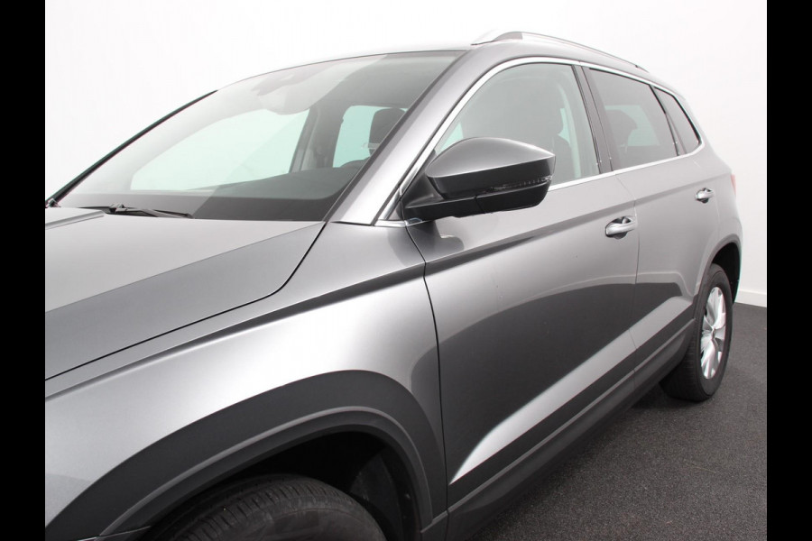 Škoda Karoq 1.5 TSI 150pk Automaat Ambition Skoda Karoq 1.5 TSI 150pk DSG Ambition | Navigatie | Apple Carpla/Android Auto | Camera | Climate Control | Adaptive Cruise control | Lichtmetalen Velgen