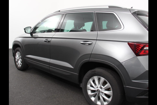 Škoda Karoq 1.5 TSI 150pk Automaat Ambition Skoda Karoq 1.5 TSI 150pk DSG Ambition | Navigatie | Apple Carpla/Android Auto | Camera | Climate Control | Adaptive Cruise control | Lichtmetalen Velgen