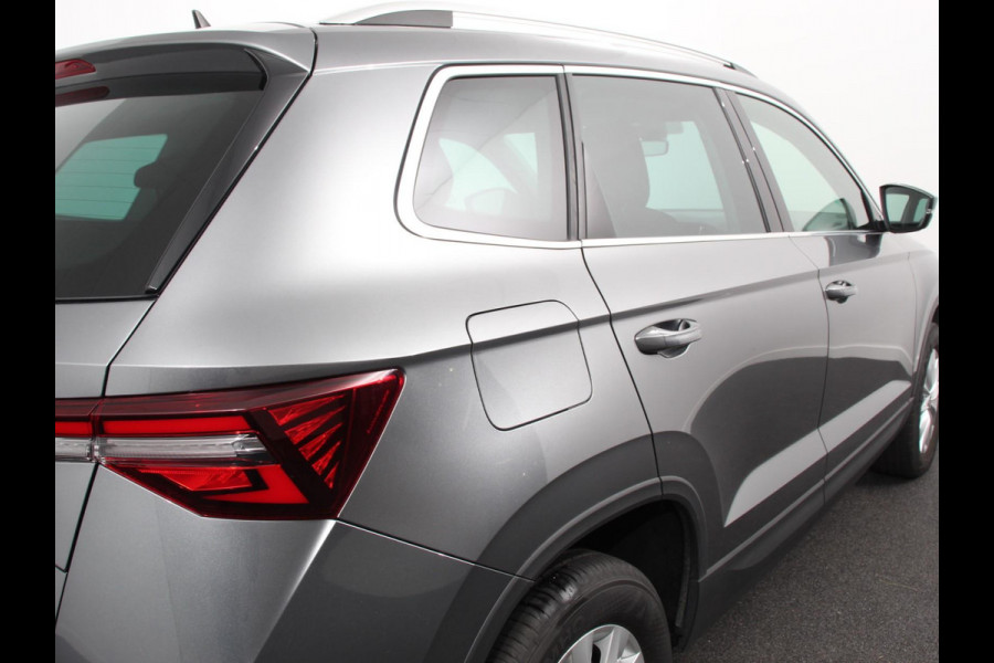 Škoda Karoq 1.5 TSI 150pk Automaat Ambition Skoda Karoq 1.5 TSI 150pk DSG Ambition | Navigatie | Apple Carpla/Android Auto | Camera | Climate Control | Adaptive Cruise control | Lichtmetalen Velgen