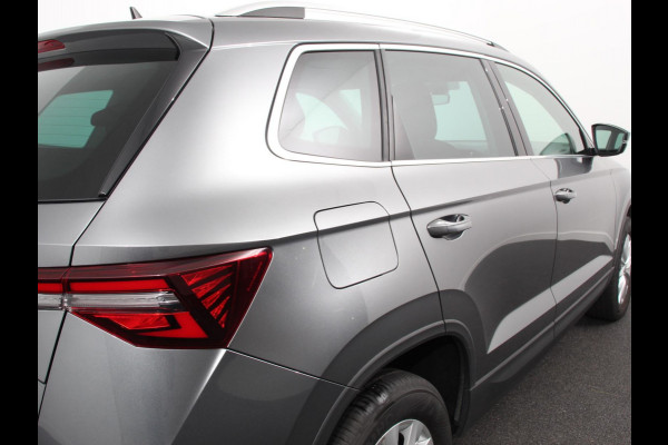 Škoda Karoq 1.5 TSI 150pk Automaat Ambition Skoda Karoq 1.5 TSI 150pk DSG Ambition | Navigatie | Apple Carpla/Android Auto | Camera | Climate Control | Adaptive Cruise control | Lichtmetalen Velgen