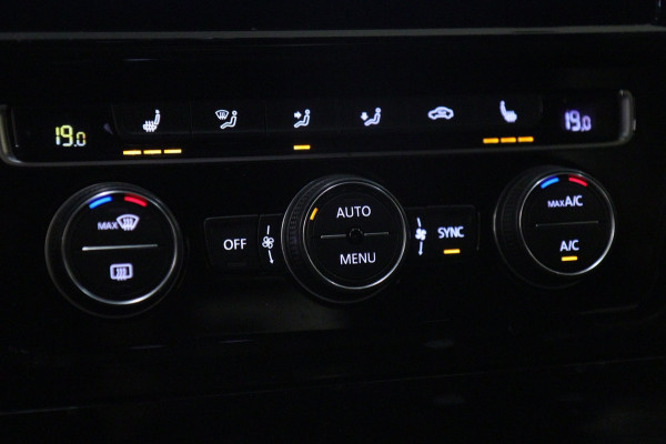 Volkswagen Golf 2.0 TSI GTI Performance PANO/CARPLAY/STOELVER/CAM/ACC/VOL