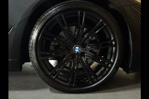 BMW 5 Serie Touring 520i M-Sport BLACK PACK|PANO|H&K|HUD|BMW Display-Key|AMBIENT|E-ZETEL MEMORY|20 inch
