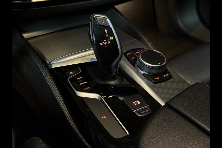 BMW 5 Serie Touring 520i M-Sport BLACK PACK|PANO|H&K|HUD|BMW Display-Key|AMBIENT|E-ZETEL MEMORY|20 inch
