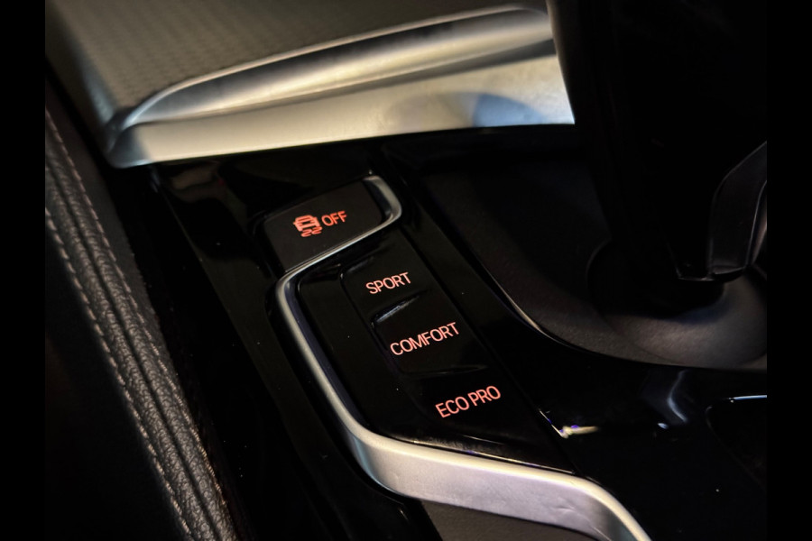 BMW 5 Serie Touring 520i M-Sport BLACK PACK|PANO|H&K|HUD|BMW Display-Key|AMBIENT|E-ZETEL MEMORY|20 inch