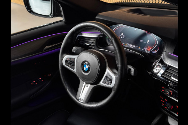 BMW 5 Serie Touring 520i M-Sport BLACK PACK|PANO|H&K|HUD|BMW Display-Key|AMBIENT|E-ZETEL MEMORY|20 inch