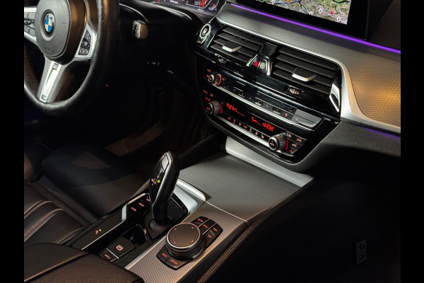 BMW 5 Serie Touring 520i M-Sport BLACK PACK|PANO|H&K|HUD|BMW Display-Key|AMBIENT|E-ZETEL MEMORY|20 inch