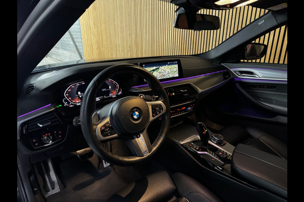 BMW 5 Serie Touring 520i M-Sport BLACK PACK|PANO|H&K|HUD|BMW Display-Key|AMBIENT|E-ZETEL MEMORY|20 inch