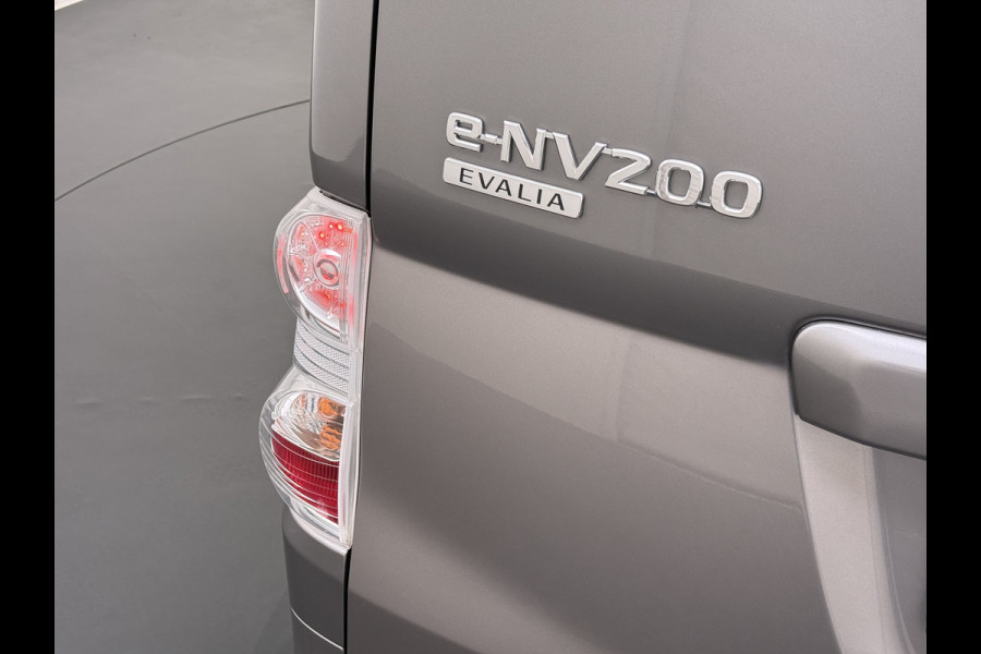 Nissan e-NV200 Evalia 40kWh Automaat 2X Schuifdeur 5-Persoons Camera Stoel+Stuurverwarming Navi DAB Connect Edition SOH 89% Regen-Lichtsensor Cruise Control Bluetooth Privacy Glas Isofix Lmv 15" 1e Eigenaar Dealeronderhouden Origineel Nederlandse Auto