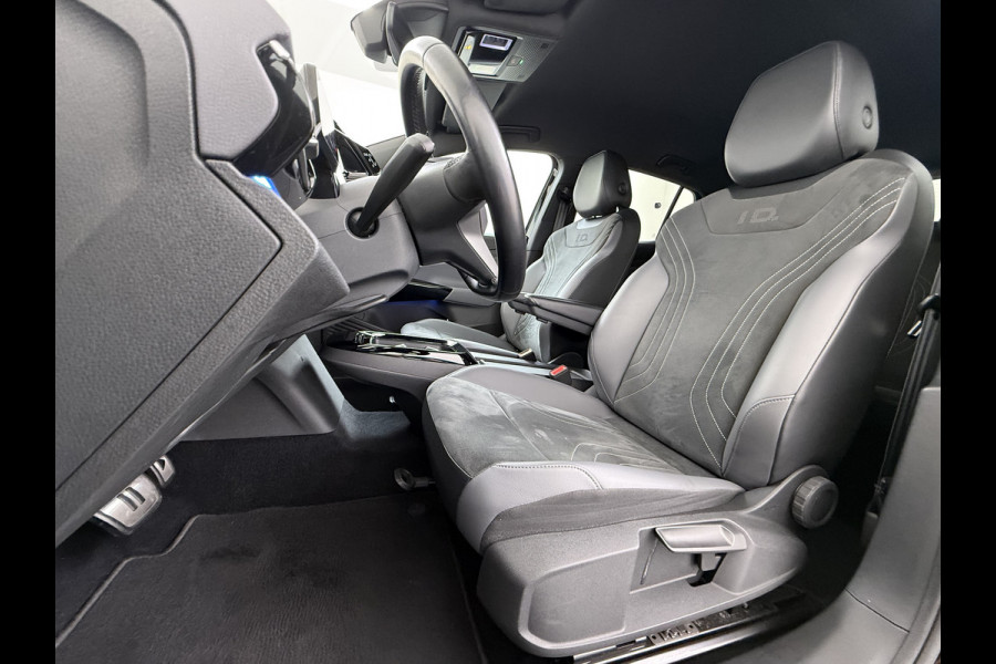 Volkswagen ID.5 Coupé Pro 82kWh 204PK Trekhaak SOH 94% Camera Adap.Cruise Assistentie+Comfort+Design+Stylepakket Navi Keyless Apple Carplay Andr Led-a-licht dynamisch Keyless advanced Matrix led-koplampen Lmv 20" Privacy Glas DAB 1.000KG Trekgewicht 1e Eigenaar