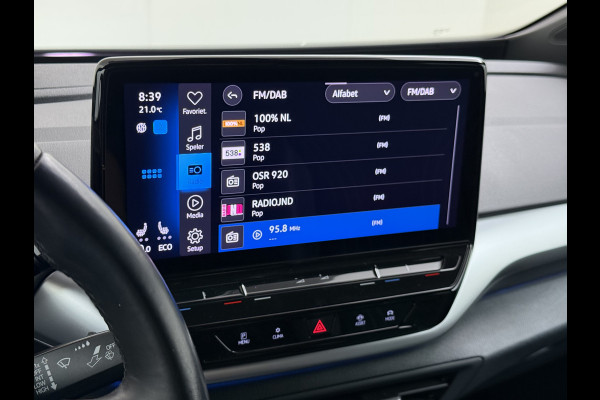 Volkswagen ID.5 Coupé Pro 82kWh 204PK Trekhaak SOH 94% Camera Adap.Cruise Assistentie+Comfort+Design+Stylepakket Navi Keyless Apple Carplay Andr Led-a-licht dynamisch Keyless advanced Matrix led-koplampen Lmv 20" Privacy Glas DAB 1.000KG Trekgewicht 1e Eigenaar