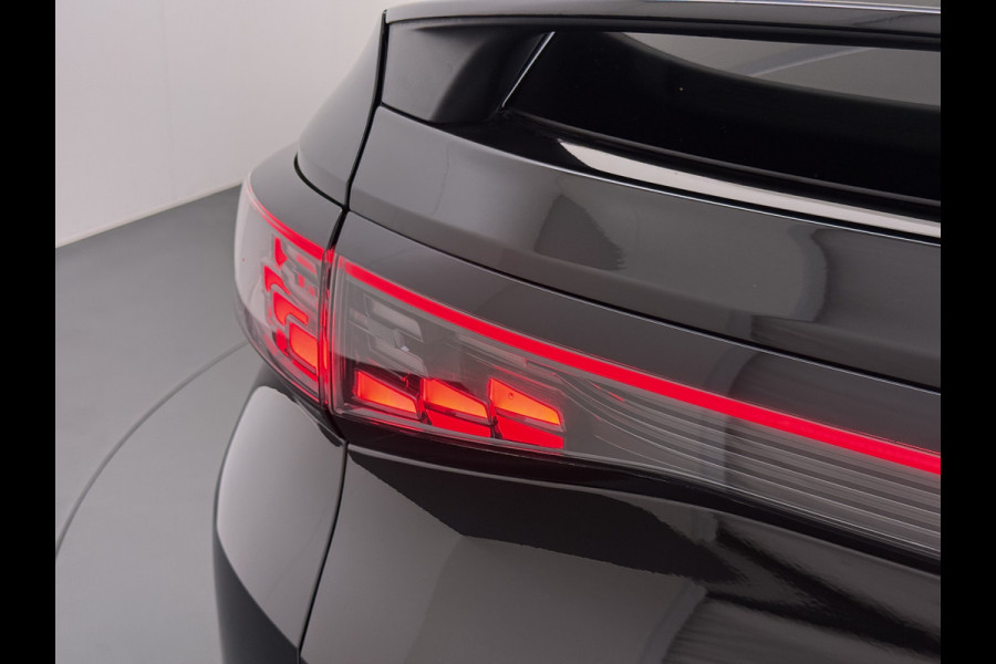 Volkswagen ID.5 Coupé Pro 82kWh 204PK Trekhaak SOH 94% Camera Adap.Cruise Assistentie+Comfort+Design+Stylepakket Navi Keyless Apple Carplay Andr Led-a-licht dynamisch Keyless advanced Matrix led-koplampen Lmv 20" Privacy Glas DAB 1.000KG Trekgewicht 1e Eigenaar