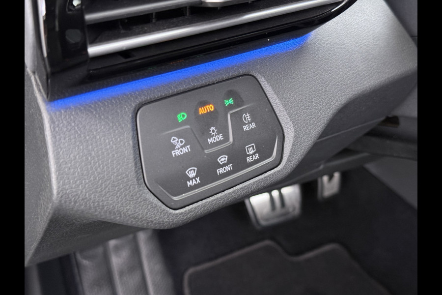 Volkswagen ID.5 Coupé Pro 82kWh 204PK Trekhaak SOH 94% Camera Adap.Cruise Assistentie+Comfort+Design+Stylepakket Navi Keyless Apple Carplay Andr Led-a-licht dynamisch Keyless advanced Matrix led-koplampen Lmv 20" Privacy Glas DAB 1.000KG Trekgewicht 1e Eigenaar