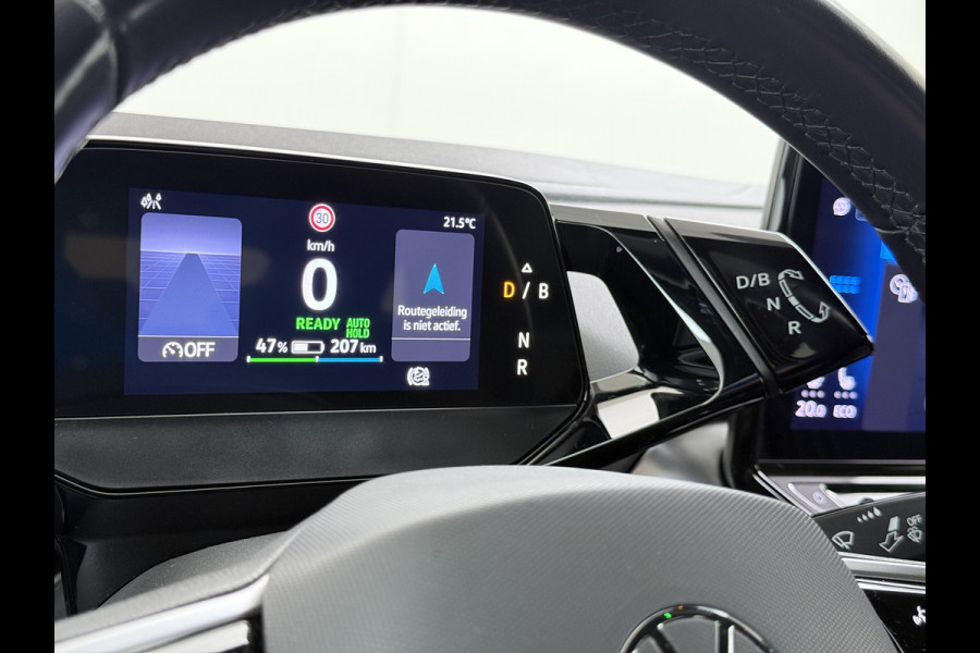 Volkswagen ID.5 Coupé Pro 82kWh 204PK Trekhaak SOH 94% Camera Adap.Cruise Assistentie+Comfort+Design+Stylepakket Navi Keyless Apple Carplay Andr Led-a-licht dynamisch Keyless advanced Matrix led-koplampen Lmv 20" Privacy Glas DAB 1.000KG Trekgewicht 1e Eigenaar