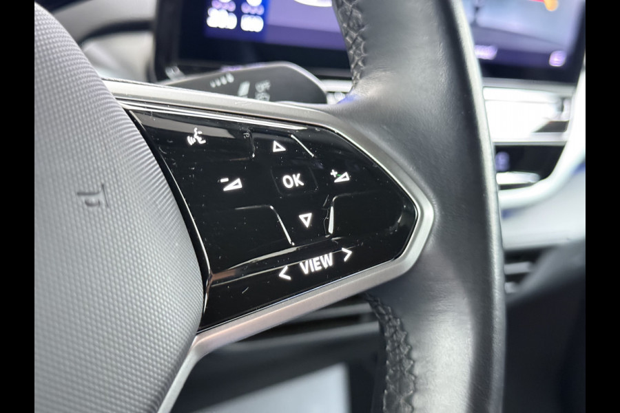 Volkswagen ID.5 Coupé Pro 82kWh 204PK Trekhaak SOH 94% Camera Adap.Cruise Assistentie+Comfort+Design+Stylepakket Navi Keyless Apple Carplay Andr Led-a-licht dynamisch Keyless advanced Matrix led-koplampen Lmv 20" Privacy Glas DAB 1.000KG Trekgewicht 1e Eigenaar