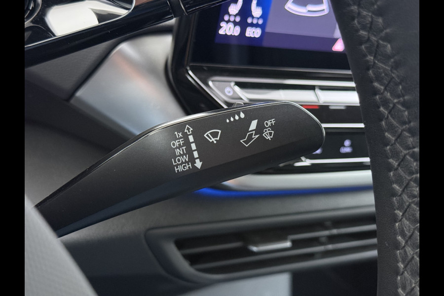Volkswagen ID.5 Coupé Pro 82kWh 204PK Trekhaak SOH 94% Camera Adap.Cruise Assistentie+Comfort+Design+Stylepakket Navi Keyless Apple Carplay Andr Led-a-licht dynamisch Keyless advanced Matrix led-koplampen Lmv 20" Privacy Glas DAB 1.000KG Trekgewicht 1e Eigenaar
