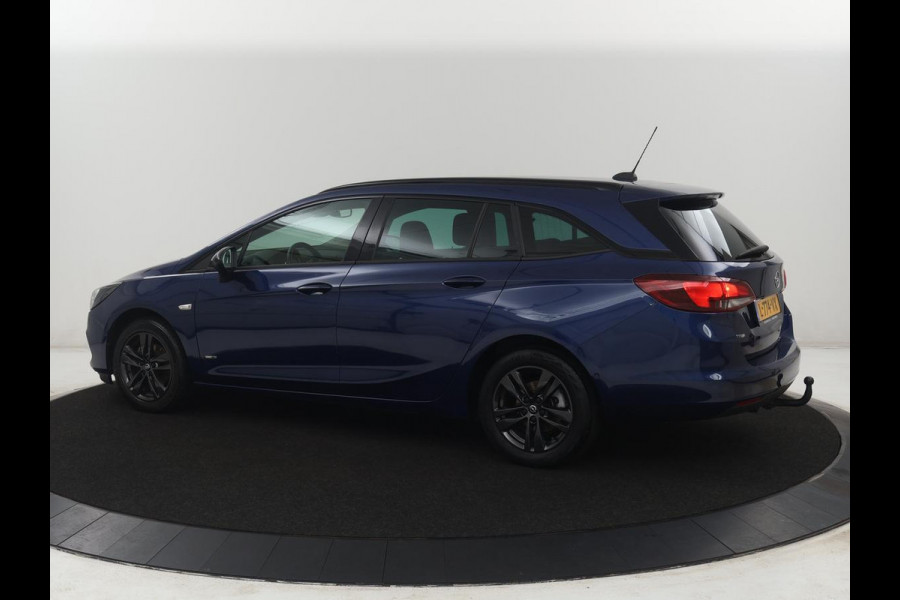 Opel Astra Sports Tourer 1.2 Design & Tech | Cruise control | Camera | Park assist | Trekhaak | Dodehoek detectie | Navigatie | Carplay | Climate control | 16" velgen
