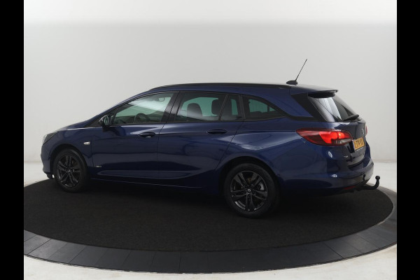 Opel Astra Sports Tourer 1.2 Design & Tech | Cruise control | Camera | Park assist | Trekhaak | Dodehoek detectie | Navigatie | Carplay | Climate control | 16" velgen