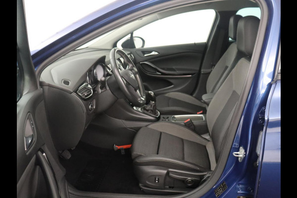 Opel Astra Sports Tourer 1.2 Design & Tech | Cruise control | Camera | Park assist | Trekhaak | Dodehoek detectie | Navigatie | Carplay | Climate control | 16" velgen