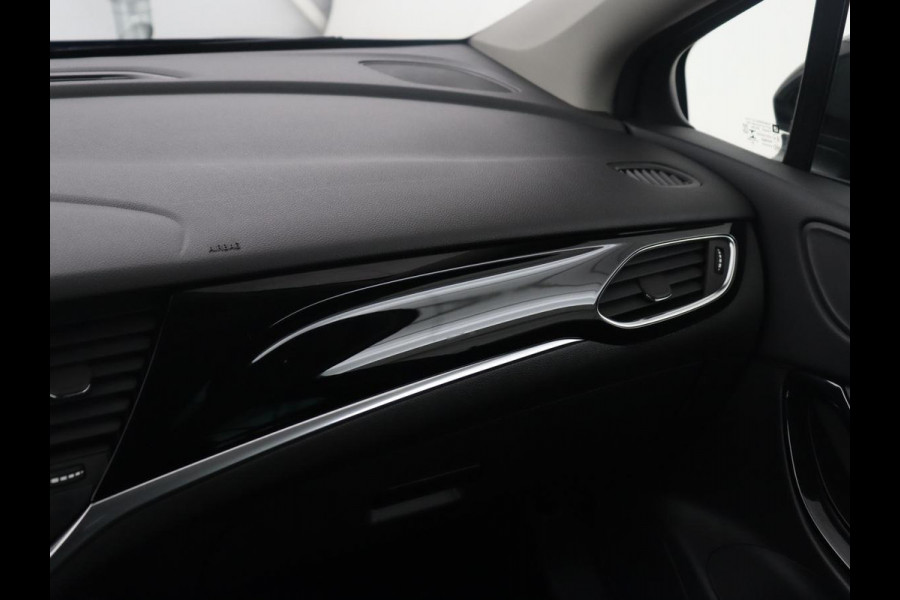 Opel Astra Sports Tourer 1.2 Design & Tech | Cruise control | Camera | Park assist | Trekhaak | Dodehoek detectie | Navigatie | Carplay | Climate control | 16" velgen