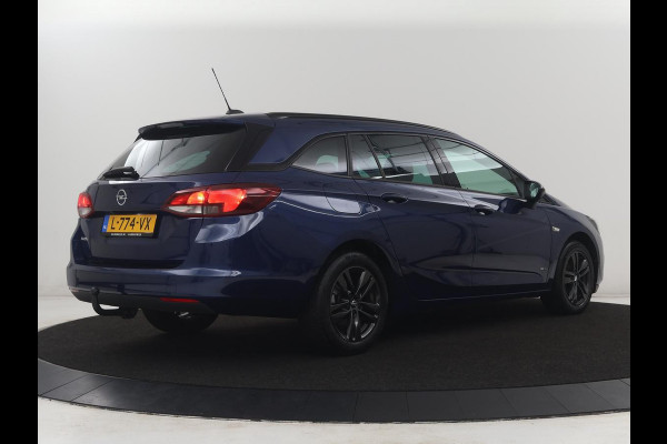 Opel Astra Sports Tourer 1.2 Design & Tech | Cruise control | Camera | Park assist | Trekhaak | Dodehoek detectie | Navigatie | Carplay | Climate control | 16" velgen