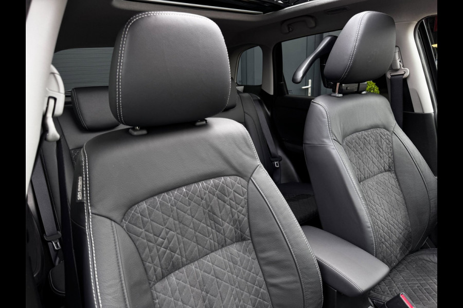 Suzuki Vitara 1.5 Hybrid Style | Panoramadak | Suzuki dealer onderhouden | Stoelverwarming | Camera |