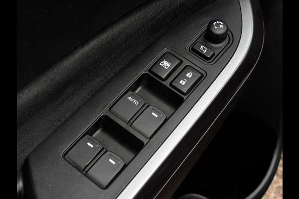 Suzuki Vitara 1.5 Hybrid Style | Panoramadak | Suzuki dealer onderhouden | Stoelverwarming | Camera |