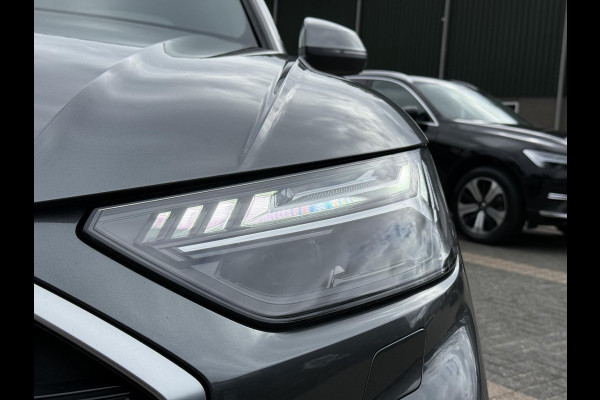 Audi Q5 55 TFSI e S edition PHEV| VAN: 48.900,- VOOR: 44.877,- UW HERFSTVOORDEEL: 4.023,- S-LINE BINNEN + BUITEN |LUCHTVERING| ELEKTRISCHE TREKHAAK| 360 CAMERA| PANO| DODE HOEK SENSOR| ELEK. STOELEN | MATRIX| RECENT NOG ONDERHOUD GEHAD|