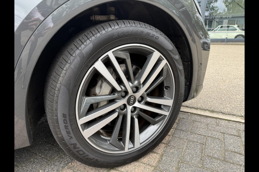 Audi Q5 55 TFSI e S edition PHEV| VAN: 48.900,- VOOR: 44.877,- UW HERFSTVOORDEEL: 4.023,- S-LINE BINNEN + BUITEN |LUCHTVERING| ELEKTRISCHE TREKHAAK| 360 CAMERA| PANO| DODE HOEK SENSOR| ELEK. STOELEN | MATRIX| RECENT NOG ONDERHOUD GEHAD|