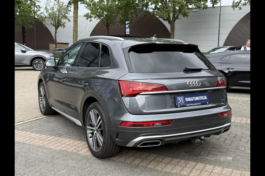 Audi Q5 55 TFSI e S edition PHEV| VAN: 48.900,- VOOR: 44.877,- UW HERFSTVOORDEEL: 4.023,- S-LINE BINNEN + BUITEN |LUCHTVERING| ELEKTRISCHE TREKHAAK| 360 CAMERA| PANO| DODE HOEK SENSOR| ELEK. STOELEN | MATRIX| RECENT NOG ONDERHOUD GEHAD|