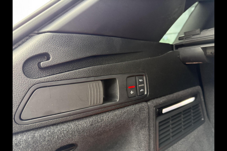 Audi Q5 55 TFSI e S edition PHEV| VAN: 48.900,- VOOR: 44.877,- UW HERFSTVOORDEEL: 4.023,- S-LINE BINNEN + BUITEN |LUCHTVERING| ELEKTRISCHE TREKHAAK| 360 CAMERA| PANO| DODE HOEK SENSOR| ELEK. STOELEN | MATRIX| RECENT NOG ONDERHOUD GEHAD|