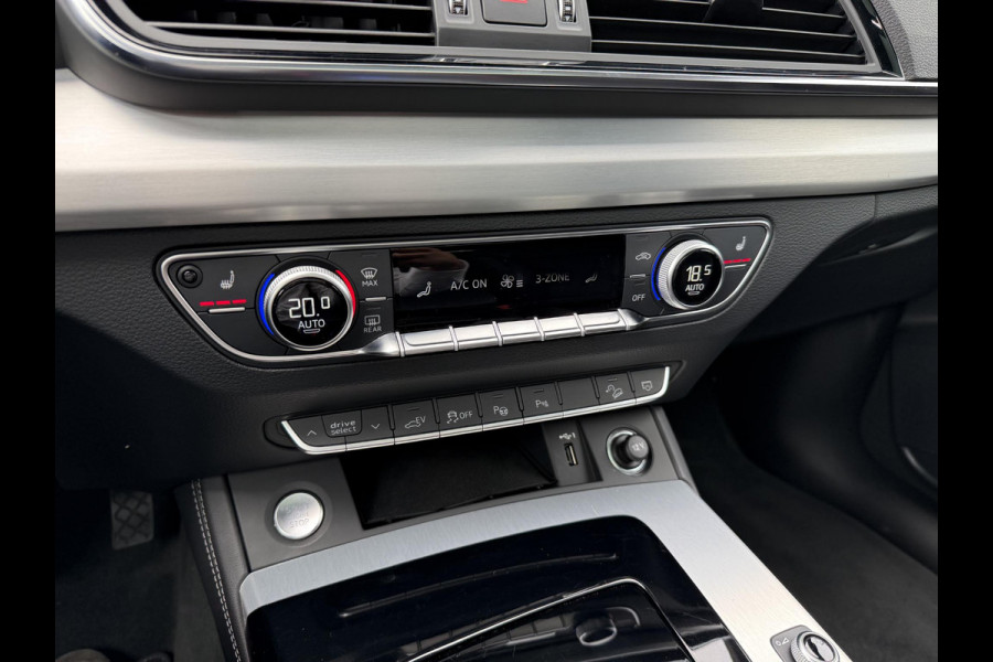 Audi Q5 55 TFSI e S edition PHEV| VAN: 48.900,- VOOR: 44.877,- UW HERFSTVOORDEEL: 4.023,- S-LINE BINNEN + BUITEN |LUCHTVERING| ELEKTRISCHE TREKHAAK| 360 CAMERA| PANO| DODE HOEK SENSOR| ELEK. STOELEN | MATRIX| RECENT NOG ONDERHOUD GEHAD|