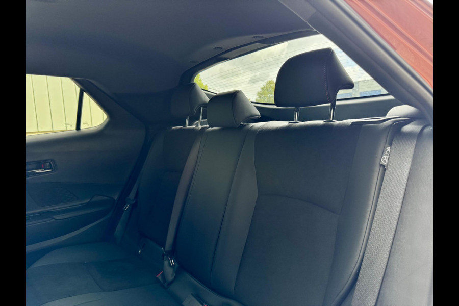 Toyota C-HR 2.0 Plug-in Hybrid 220 GR SPORT | Digitale Binnenspiegel | Blindspot | HUD | Adaptive CC | GR stoelen | Smart Phone Entry | Camera |