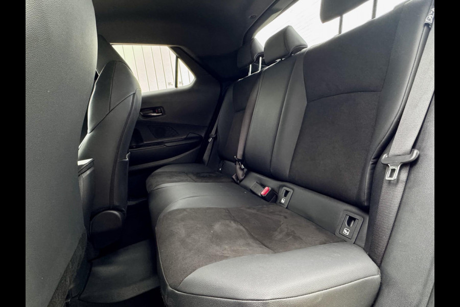 Toyota C-HR 2.0 Plug-in Hybrid 220 GR SPORT | Digitale Binnenspiegel | Blindspot | HUD | Adaptive CC | GR stoelen | Smart Phone Entry | Camera |