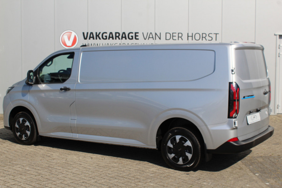 Ford E-Transit Custom 340 L2H1 Trend 71 kWh ELEKTRISCH ! Apple Carplay, Camera, Cruise Control, Metallic lak, Winter pakket: Stoel-, Stuur- en Voorraamverw., verwarming, Van € 46.340,- nu voor € 37.950,-