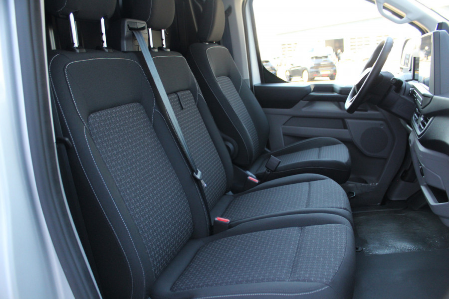 Ford E-Transit Custom 340 L2H1 Trend 71 kWh ELEKTRISCH ! Apple Carplay, Camera, Cruise Control, Metallic lak, Winter pakket: Stoel-, Stuur- en Voorraamverw., verwarming, Van € 46.340,- nu voor € 37.950,-