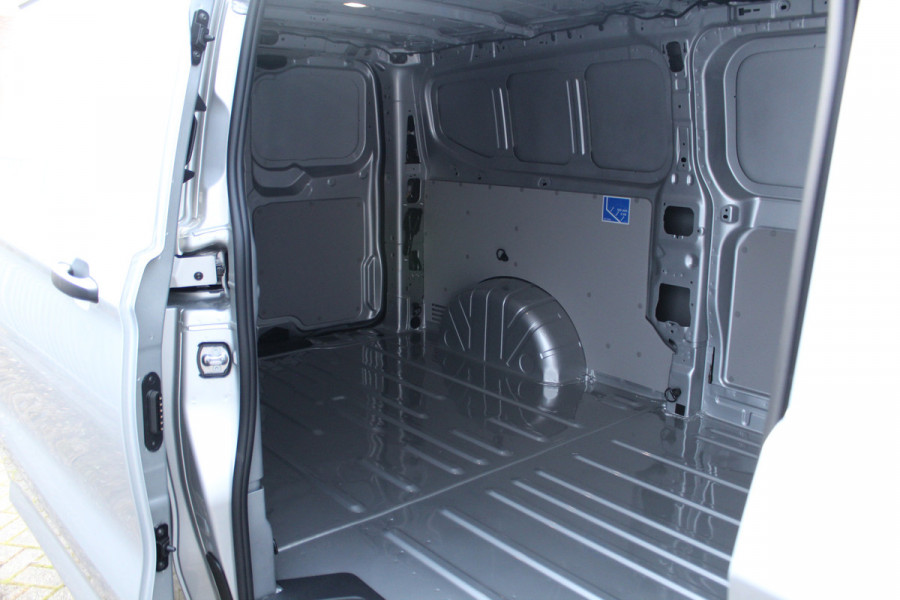Ford E-Transit Custom 340 L2H1 Trend 71 kWh ELEKTRISCH ! Apple Carplay, Camera, Cruise Control, Metallic lak, Winter pakket: Stoel-, Stuur- en Voorraamverw., verwarming, Van € 46.340,- nu voor € 37.950,-