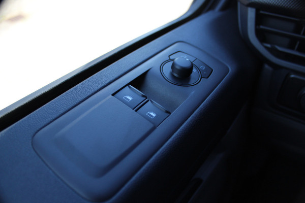 Ford E-Transit Custom 340 L2H1 Trend 71 kWh ELEKTRISCH ! Apple Carplay, Camera, Cruise Control, Metallic lak, Winter pakket: Stoel-, Stuur- en Voorraamverw., verwarming, Van € 46.340,- nu voor € 37.950,-