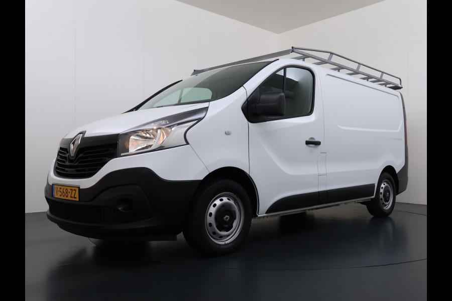 Renault Trafic DCI 126PK 3-Pers. EURO 6 Trekhaak Navi Airco Cruise Control Imperial Bluetooth Pdc Comfort Energy Achterdeuren Schuifdeur Betonplex Vloer Inbouwkasten 1.6dCi T29 L1H1 1e Eigenaar 2.000KG Trekgewicht Origineel Nederlandse Bus
